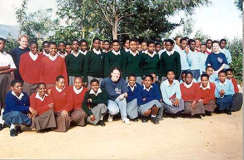 Sch�lerinnen der Pallotti-Schule in Singida / Tansania mit CED-Helfern
